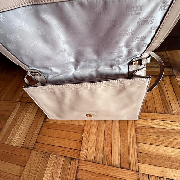 Michael Kors clutch with shoulder strap - Picture 5 of 5